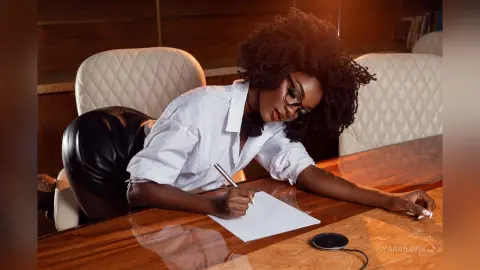 YaraDavis — Sexy Secretary 🔥