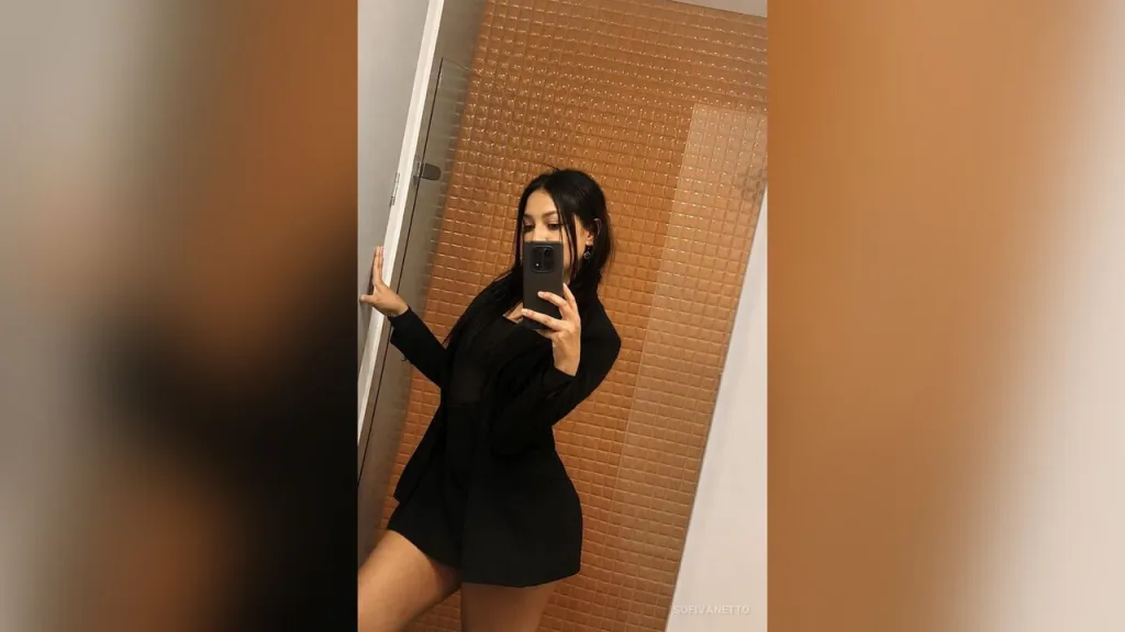 SofiVanetto — Temptation. 🍒