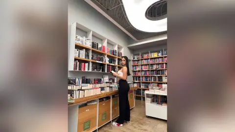 Sofia — Una hermosa Biblioteca en Bucarest 📖