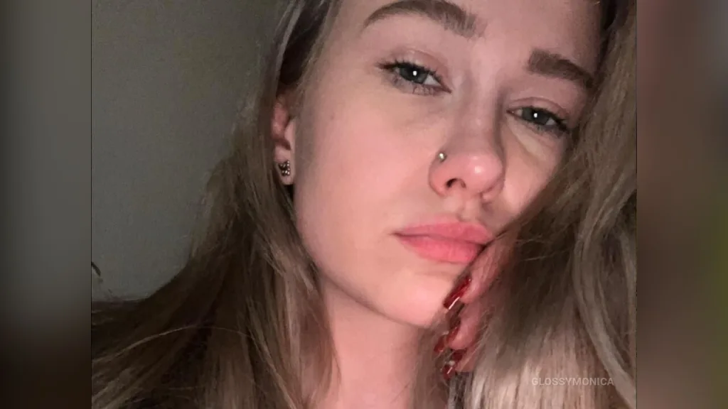 GlossyMonica