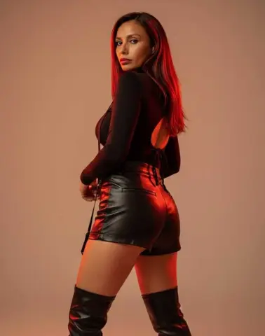 RoxxanneMooree — Streamate Photos