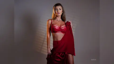 Emma — Red, the color of pure passion ♥