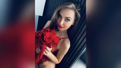 MiaStuards — Rosses are Red