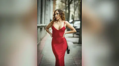 AnyaHills — A Lady in Red ❤️🌹💋