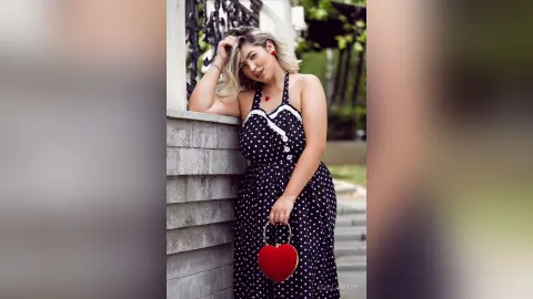CleoLangley — Retro babe