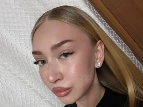 KellyHilles cam model
