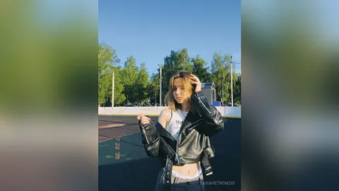 TasiaPetronzio — Meow