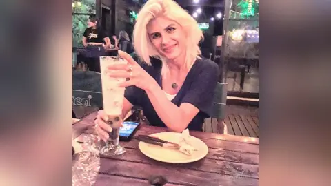 LaraBellamy — casual