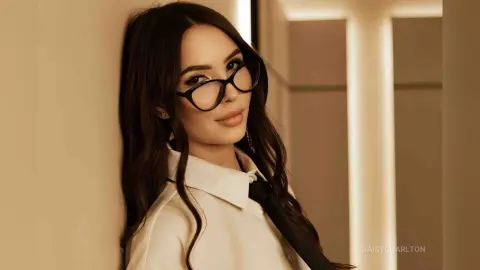 DaisyCharlton — Hot