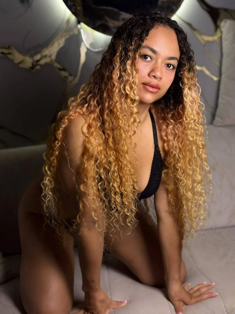 CurlyMamii — Streamate Photos