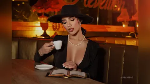 Marianne — Sensuality and elegance