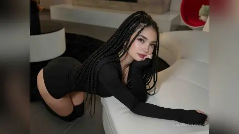 ValeriaEclaire — 🥹