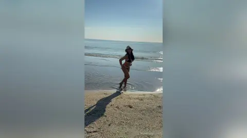 AngelinaKunis — Love the sea