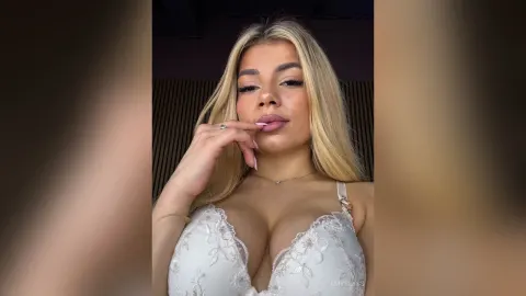 AmyBlyss — Teasing you with my beauty🎀