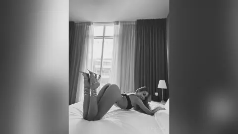 ArielEvans — Could u spank ittt?