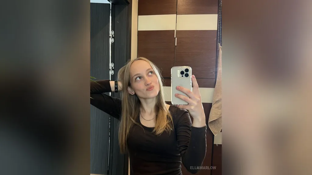 EllaMarlow — live cam