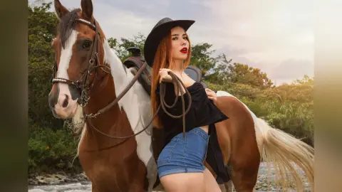 BellGrey — Cowgirl 🐴👱‍♀️