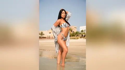 VanesaMartini — Wanna be the sand? 😵