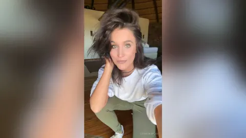 CarmenLeRoux — Just Vibing👅