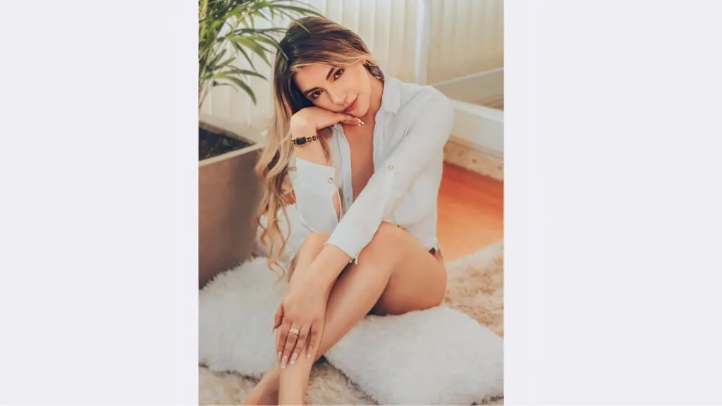 carolinagrey18 — Streamate Photos