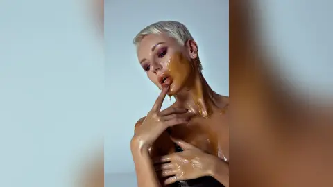 MoniqueHils — honey