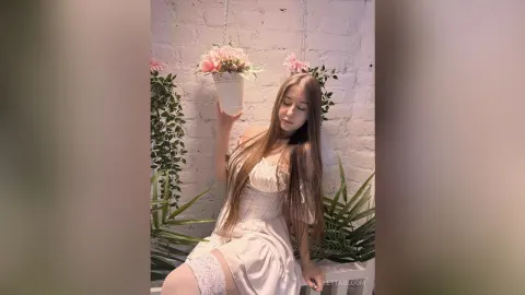 ViolettaBloom — Just a Little Peek 😉