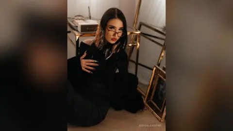 EmmaLawrens — 😏