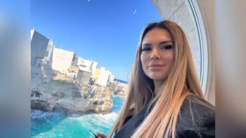 JuliaAzzuro — Pieces of me