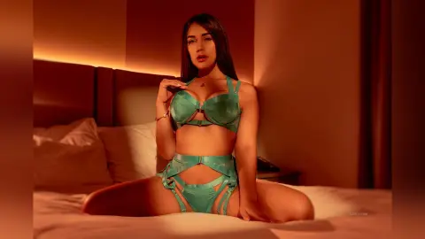 SarayYork — 𝓈𝑒𝒹𝓊𝒸𝑒 𝓂𝑒 𝓌𝒾𝓉𝒽 𝓎𝑜𝓊𝓇 𝓁𝑜𝑜𝓀