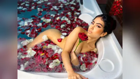 AmelyLu — HOT TUB