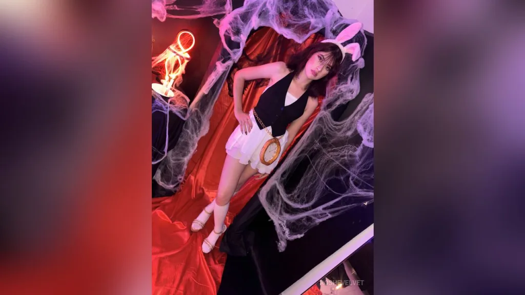 RosheVelvet — Wicked Tease