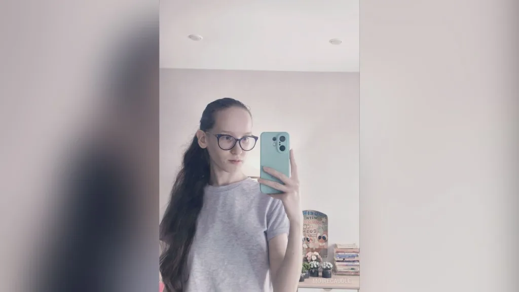 MoireCaudle — live cam