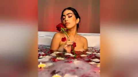 AmelyLu — HOT TUB
