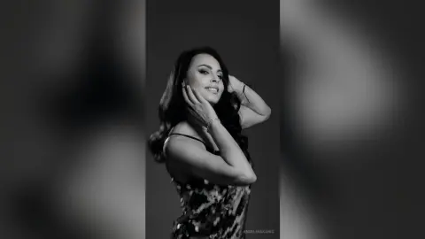 AngelinaKunis — 💛