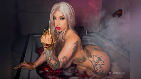 CourtneyLou — sexy !!!
