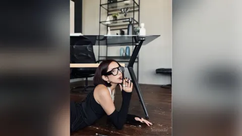 RoxyWray — the girl in the next office📞