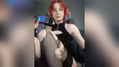 EmmaPeter — Sexy Glasses