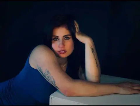 DannaJeinsGolden — Streamate Photos