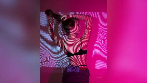 NancyHill — 𝔫𝔢𝔬𝔫 𝔱𝔦𝔪𝔢😈