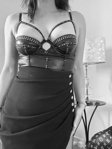FOXYROXY122 — Streamate Photos