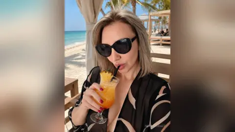 SimoniGrace — Sunny Blonde