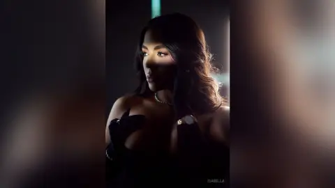 Isabella — Lux feels 🖤