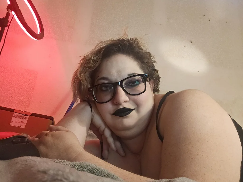 TwitchyStepMama — Streamate Photos
