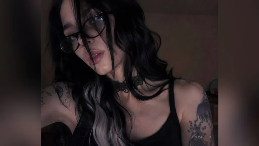 FreyaReed — live cam