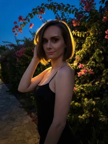 SchoQueen33 — Streamate Photos