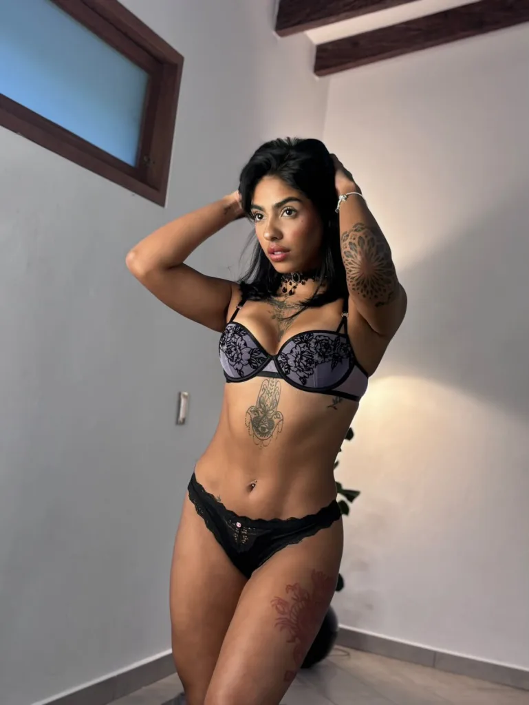 Kiara_Ferrari — Streamate Photos