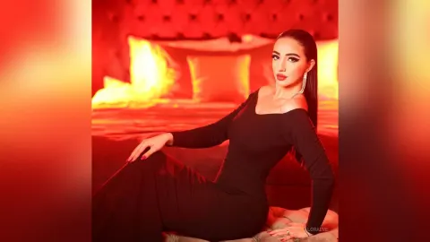 LoraEve — Divine! 