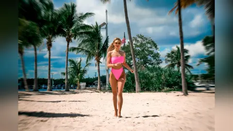 ErikaBonnie — Take me to the beach!
