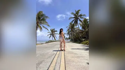 MeghanJordan — beach time 😏💦