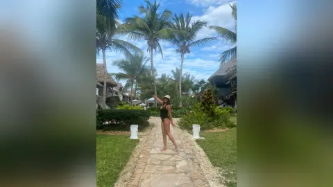 AngelinaKunis — 💛